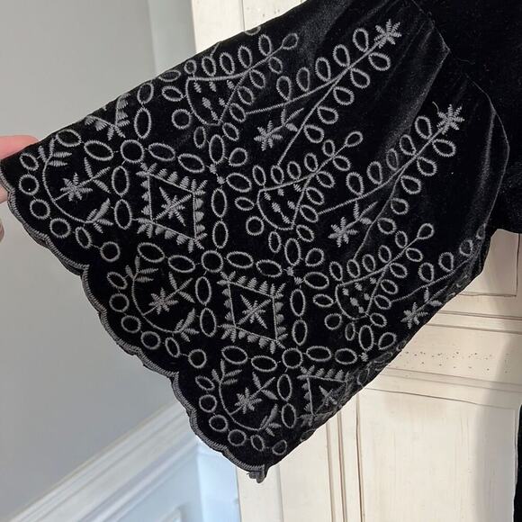 Savanna Jane size small black velvet and embroidered boho top - Picture 3 of 4